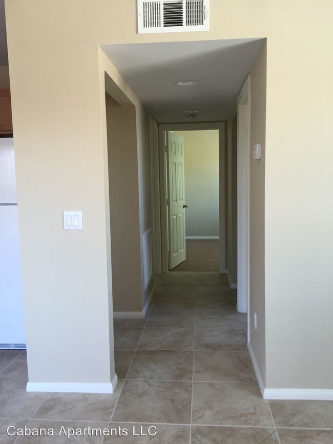 Building Photo - 713 Lilly Ln