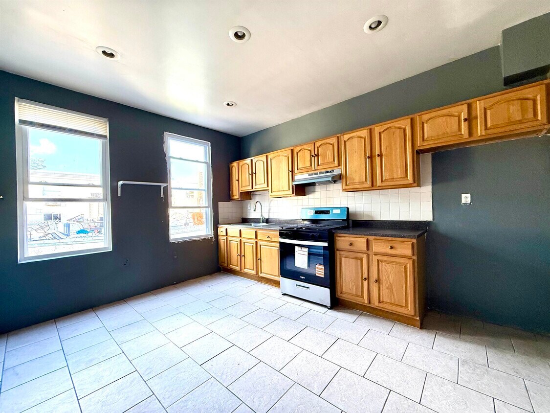 Primary Photo - 566 67th St