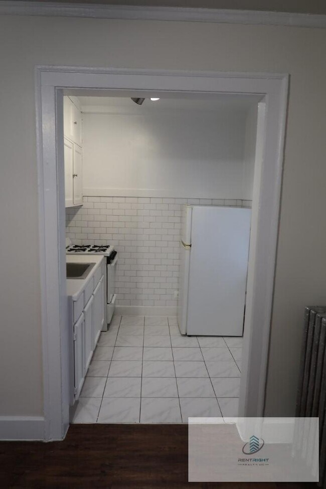 Foto del edificio - 4236-40 N Broadway