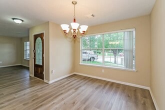 Building Photo - 10902 Ivy Park