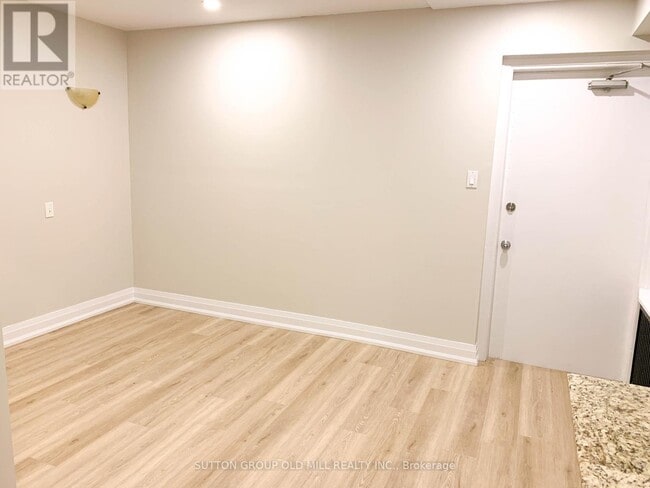 Building Photo - 309-309 The Kingsway