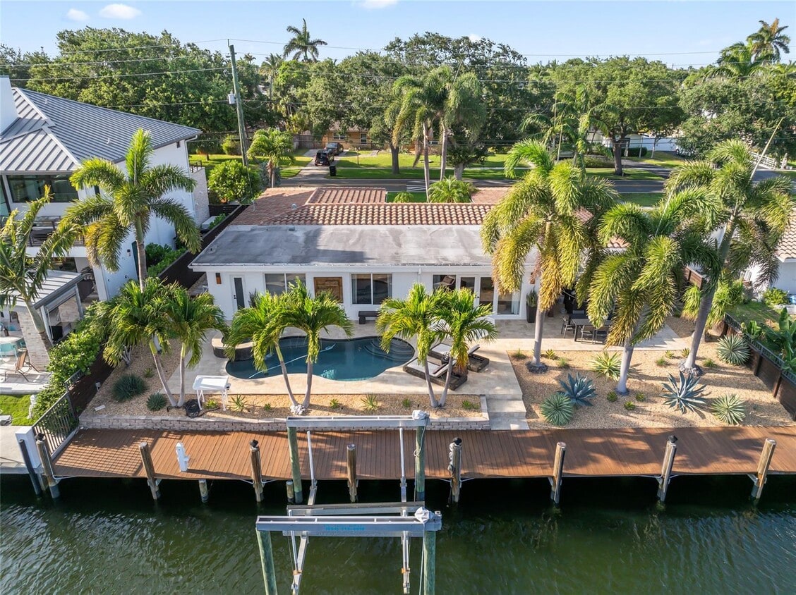 Foto principal - 2530 NE 49th St