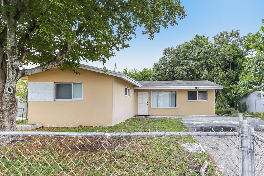 Foto principal - 3140 NW 4th Pl