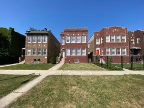 Building Photo - 1628 N McVicker Ave