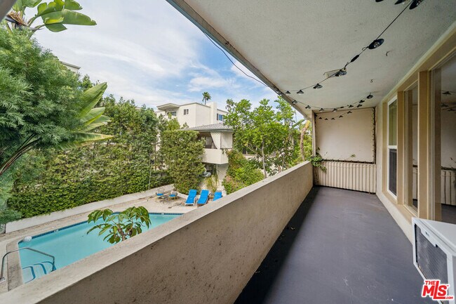 Foto del edificio - 1520 Hayworth Ave