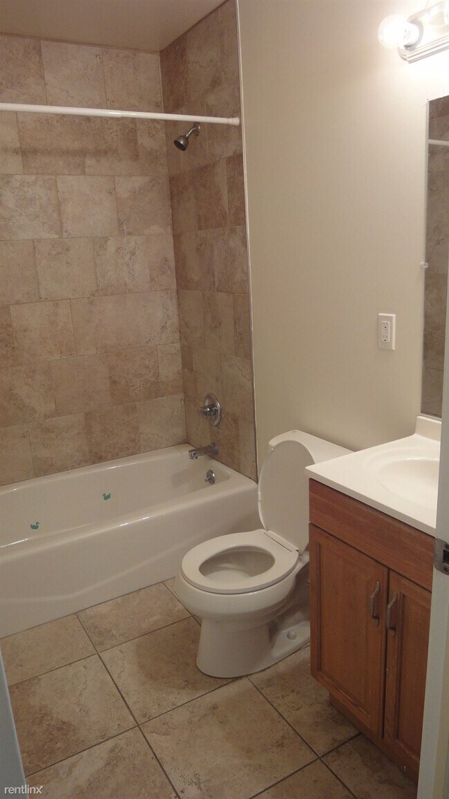 Foto del edificio - 1 br, 1 bath 4plex - 32453 Lenawee St