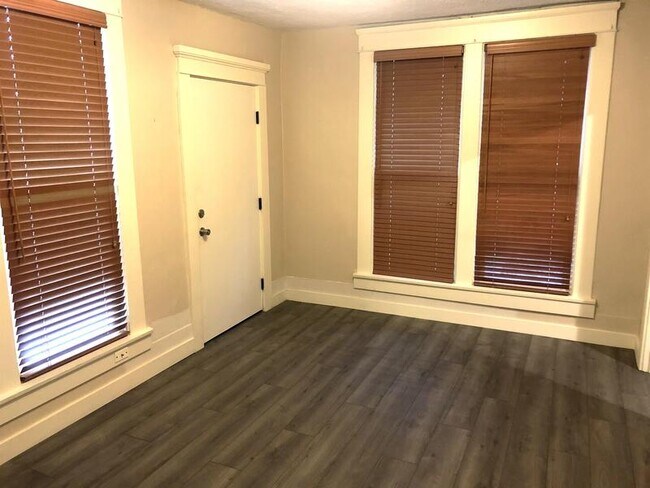 Foto del edificio - 217 W Boston St