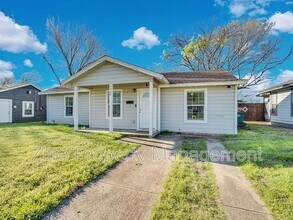 Building Photo - 4208 Wiman Dr