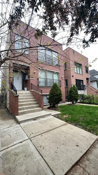 Building Photo - 5523 N Sawyer Ave