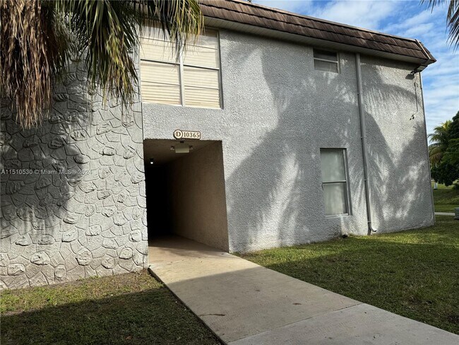 Foto del edificio - 10365 N Kendall Dr