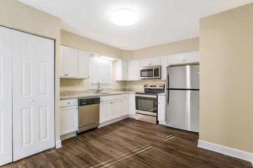 Foto del edificio - 2740 Bonnybrook Dr SW