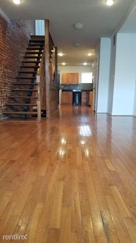 Building Photo - 2 br, 1.5 bath Townhome - 26 N Kenwood Ave