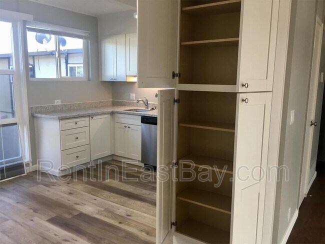 Foto del edificio - 27500 Tampa Ave