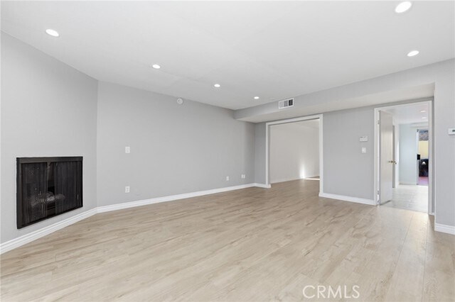 Foto del edificio - 8633 Balboa Blvd