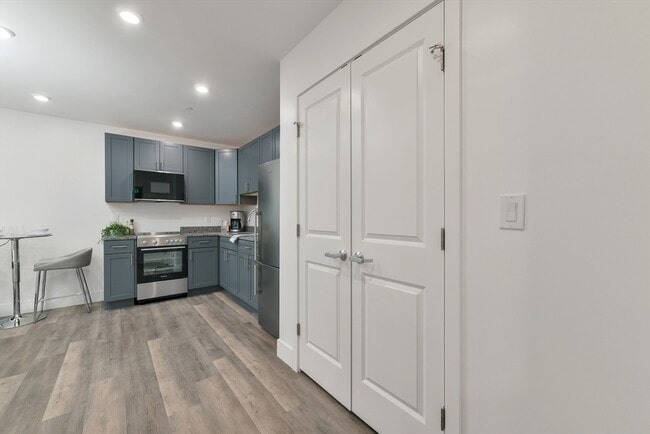 Foto del edificio - 585 Essex St