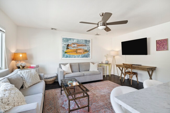 Building Photo - 2833 St Charles Ave