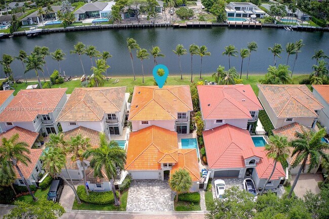 Building Photo - 1580 Shoreline Way
