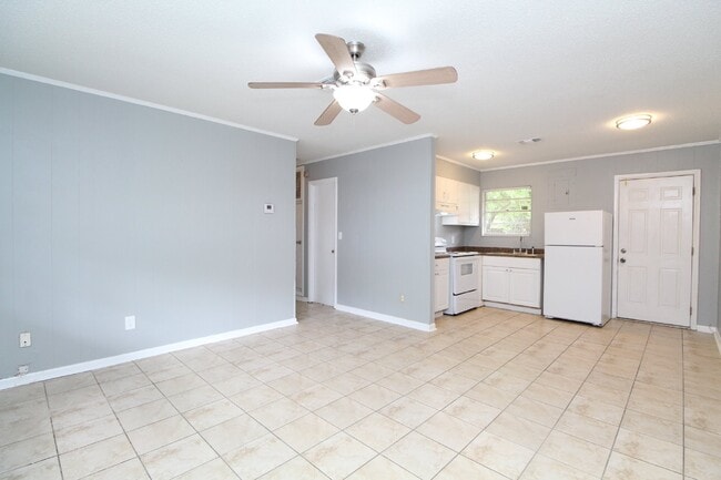Foto del edificio - 2 bedroom, 1 bath unit located in the hear...