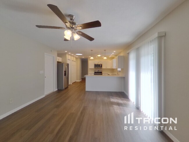Foto del edificio - 483 Spruceview Dr