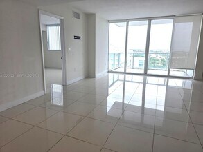 Building Photo - 1861 NW S River Dr