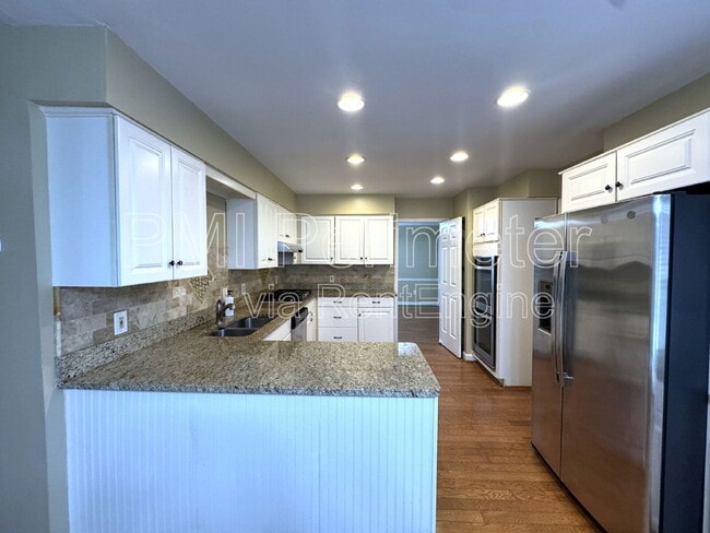 Building Photo - 5338 Roberts Dr