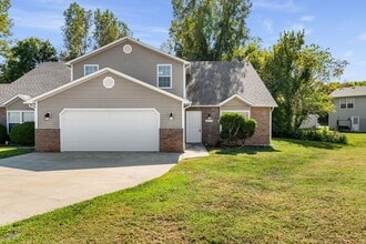 Building Photo - 5013-5015-5015 Betty Jean Way