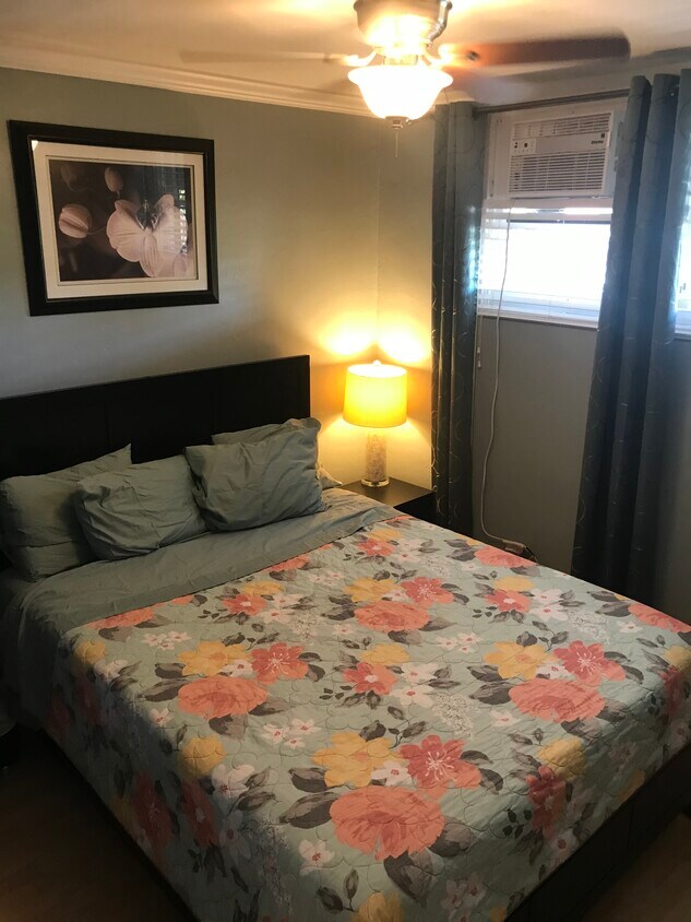 Queen Bed partially furnished room - 760 Wainee St