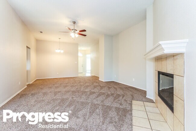 Building Photo - 3940 Silver Springs Dr