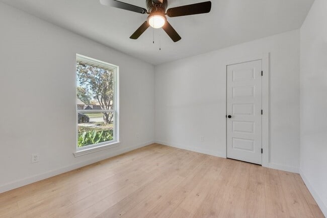 Building Photo - 4214 Osage Dr