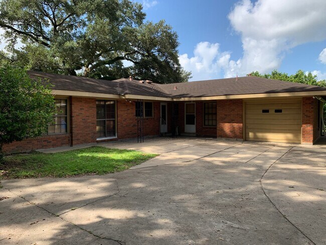 Foto del edificio - 3 Bed 2 Bath in Bendel Gardens Subdivision