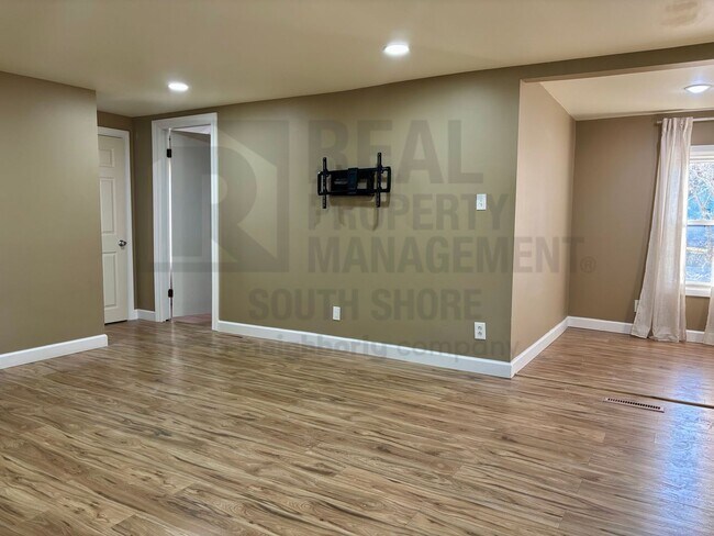 Foto del edificio - 2BR Duplex in Dyer - Designer Kitchen + Artisan Shower