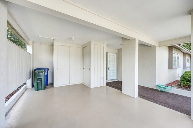 Foto del edificio - 1624 Whitehead Dr