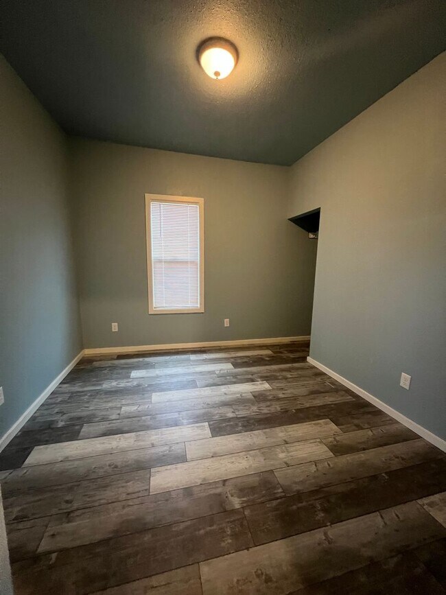 Foto del edificio - 2 Bedroom, 1 Bathroom Home - Located near Downtown