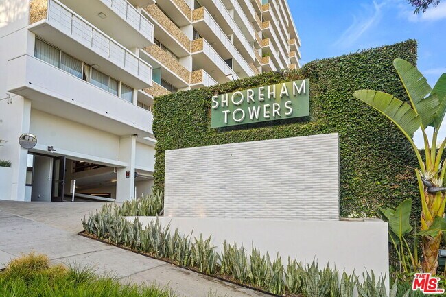 Foto del edificio - 8787 Shoreham Dr