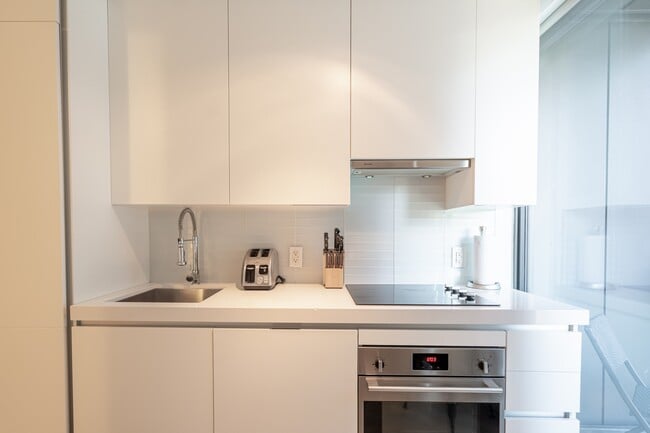 Building Photo - 38 Stewart St