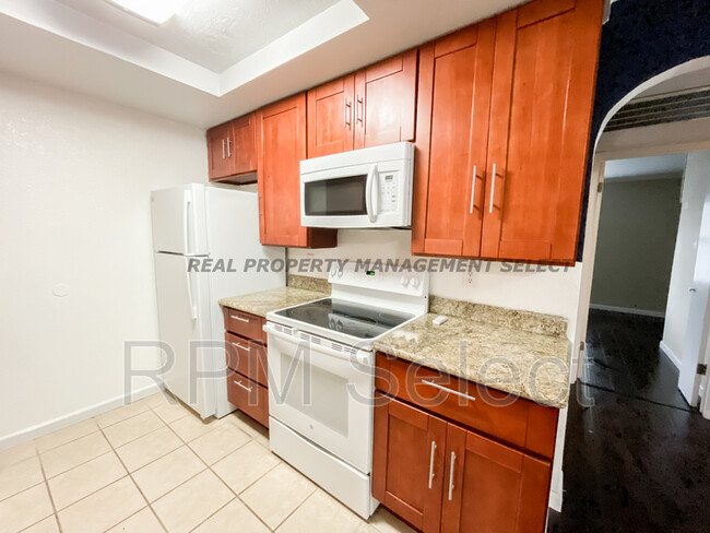 Building Photo - 2360 Alta Garden Ln