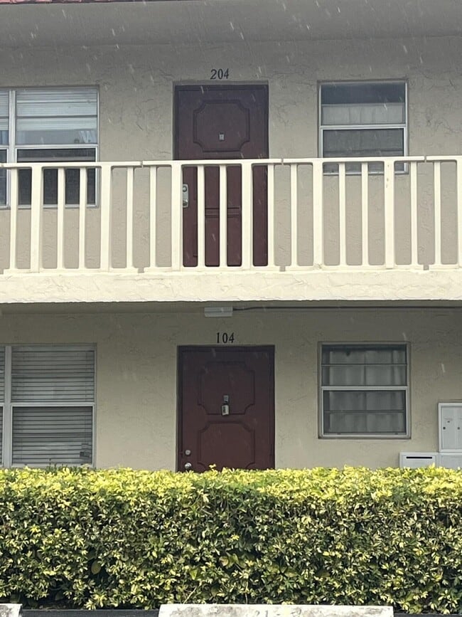 Building Photo - 21 Abbey Ln