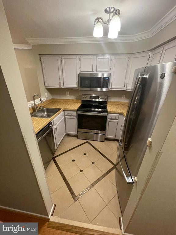 Building Photo - 7702 Lexton Pl