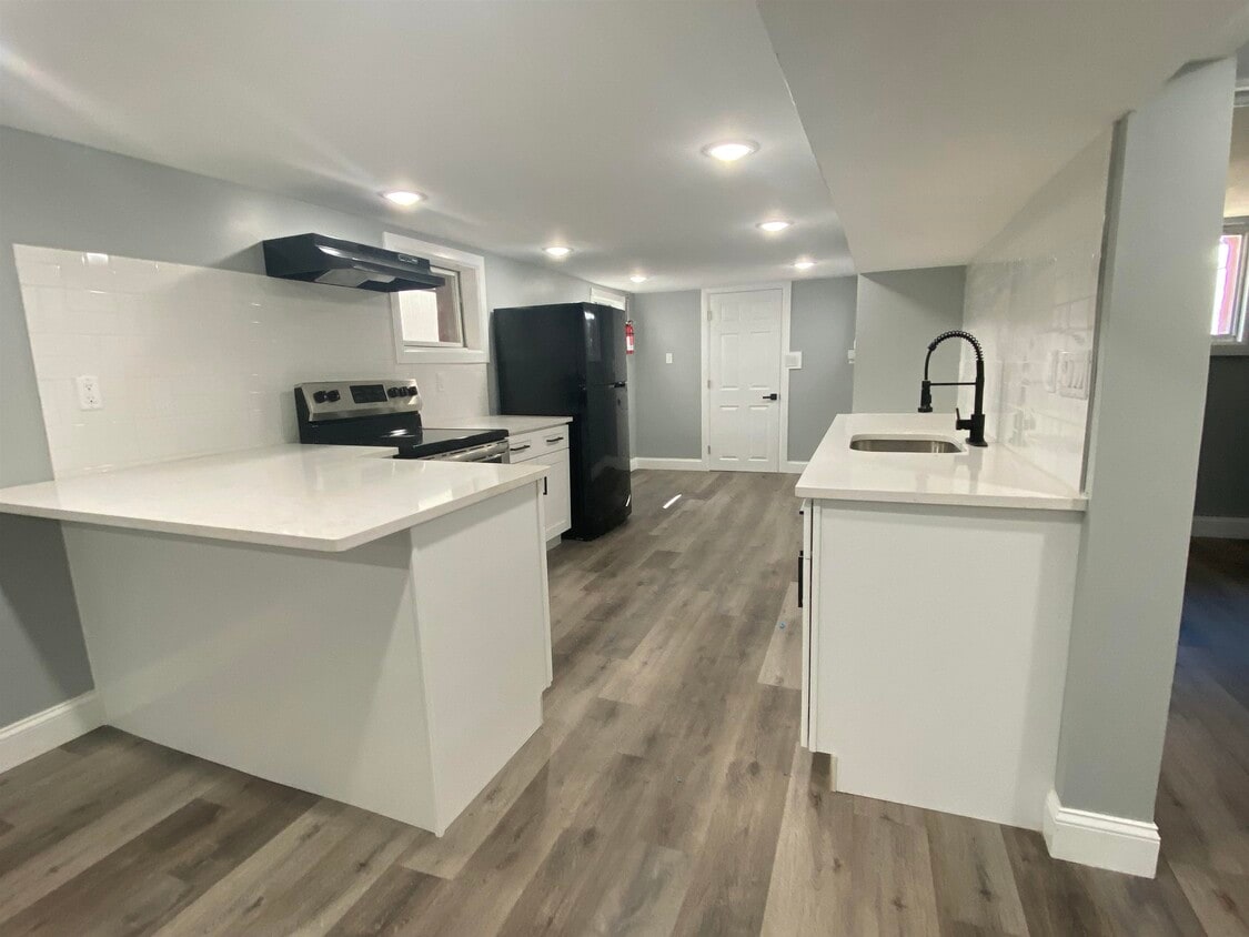 24 W 35th St Unit Apt 1, Bayonne, NJ 07002 Room for Rent in Bayonne