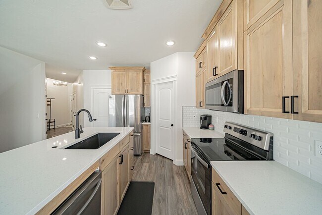 Building Photo - 4725 Witts End Wy