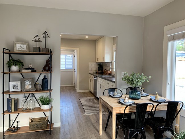 Foto del edificio - 2647 Granada St