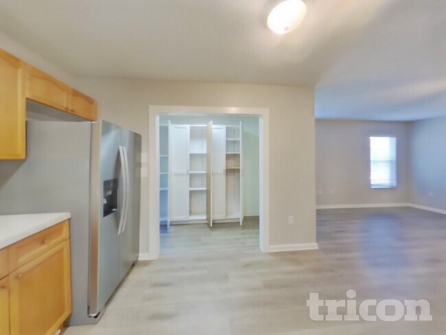 Building Photo - 2122 Center Way