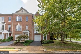 Building Photo - 4273 Upper Park Dr