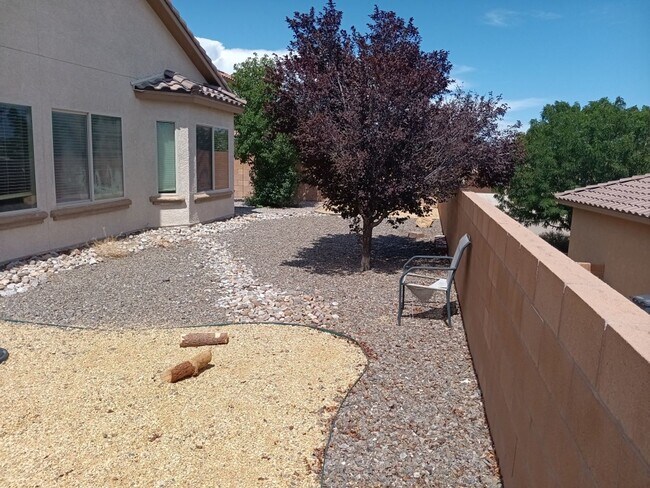 Building Photo - Four bedroom - Two bath, in Rio Rancho, St...
