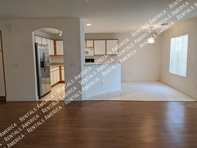 Foto del edificio - 895 E Lakeview Dr