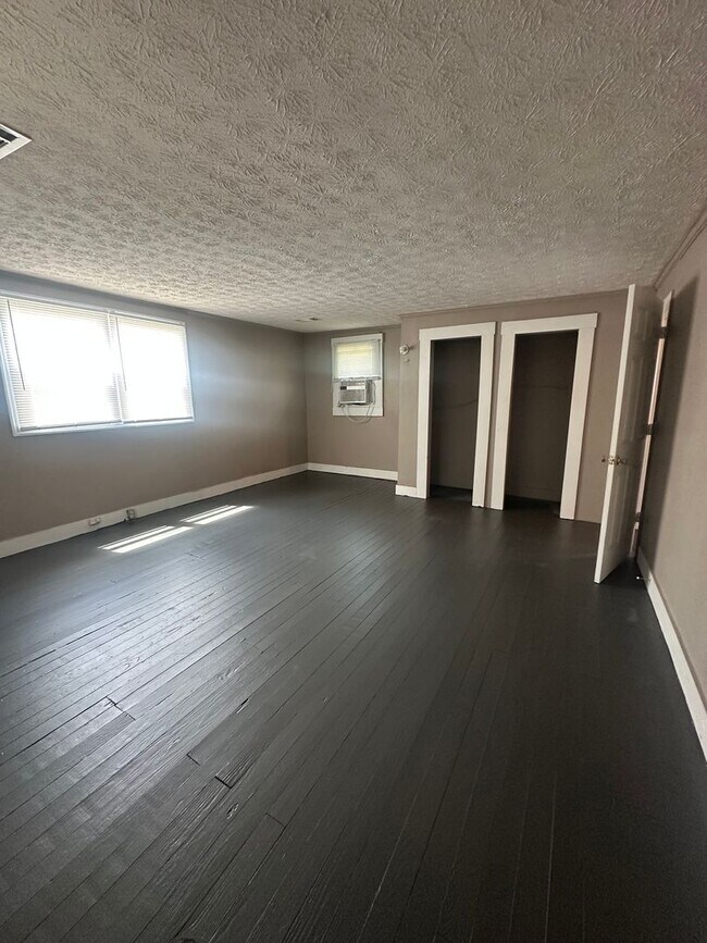Foto del edificio - 3 Bed/1 Bath House UNDER RENOVATIONS