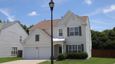 Building Photo - 7400 Lagrange Dr