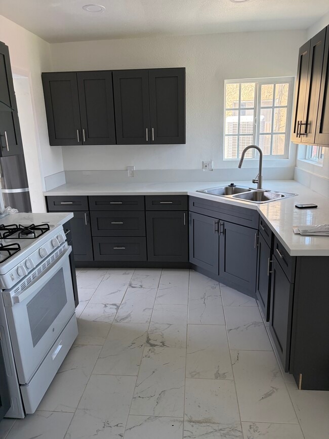 Kitchen - 1766 N Pico Ave