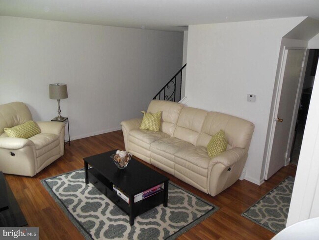 Foto del edificio - 10 Woodland Ave