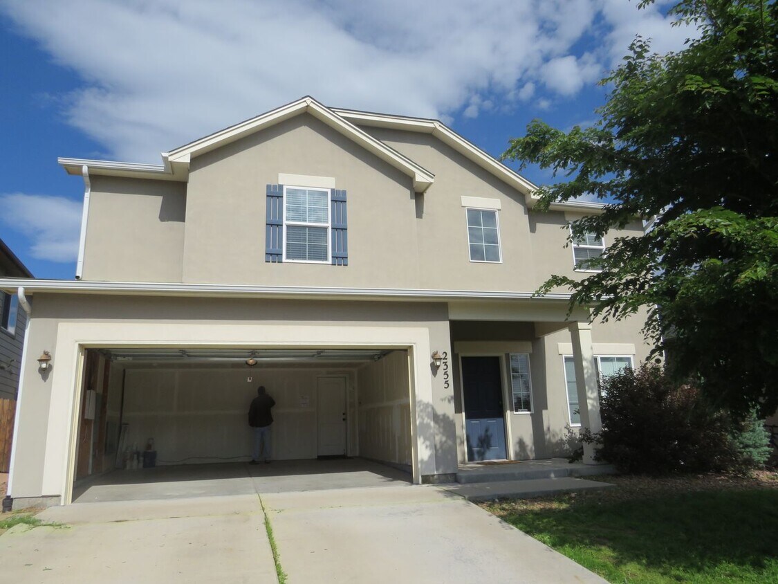 Primary Photo - Welcome to this stunning 2-story home loca...